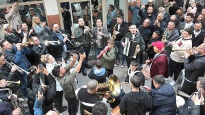 Yağmur ÖNGÜN/İZMİR, (DHA)- İZMİR Bornova’da Balkan göçmenlerinin her bayram öncesi