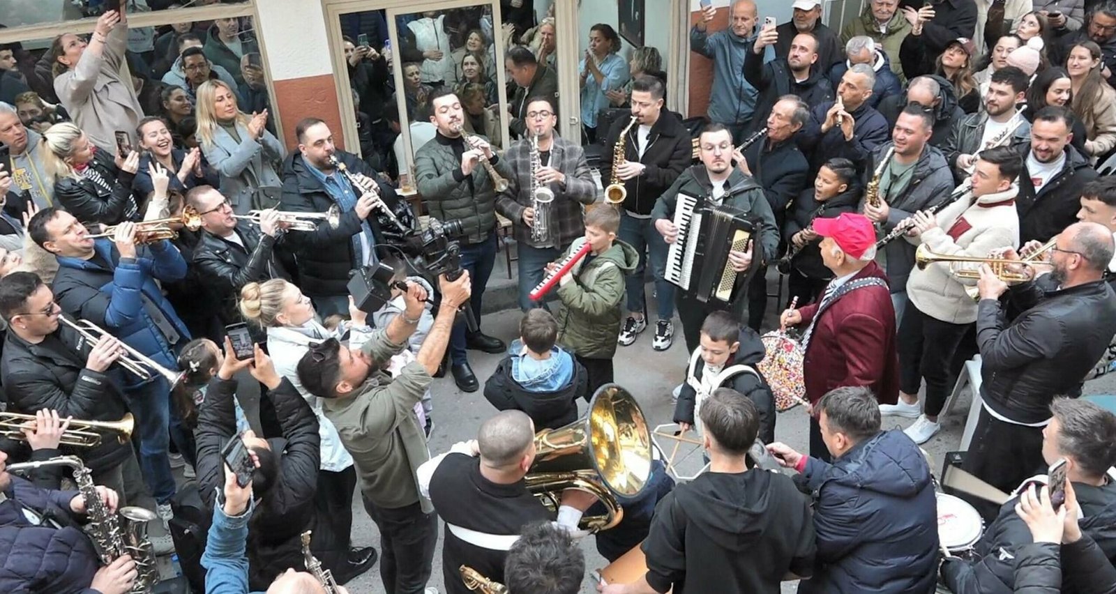 Yağmur ÖNGÜN/İZMİR, (DHA)- İZMİR Bornova’da Balkan göçmenlerinin her bayram öncesi