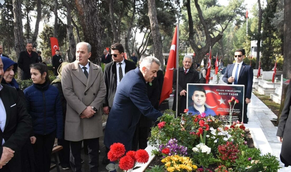 İzmir’de Çanakkale Şehitleri anıldı Seza Nur ALPDÜNDAR/İZMİR, (DHA)- İZMİR'de 18 Mart Şehitleri Anma Günü