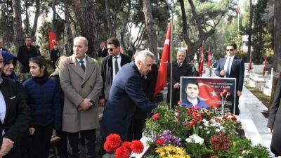 Seza Nur ALPDÜNDAR/İZMİR, (DHA)- İZMİR'de 18 Mart Şehitleri Anma Günü
