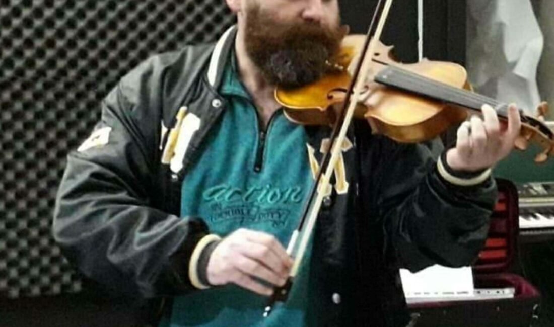 İzmir’de elektrik akımına kapılan 2 kişinin vefatına ait davada 11 sanığa tahliye Tolga TAHÇI/ İZMİR, (DHA)- İZMİR'de sağanak yağış sırasında Konak ilçesinde