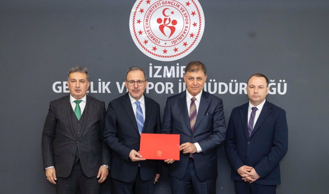 İzmir’de Karşıyaka Stadı’nın inşaatı için protokol imzalandı İZMİR, (DHA)- İZMİR'de Karşıyaka Spor Kulübü'nün yıllardır beklediği Karşıyaka Stadı'nın