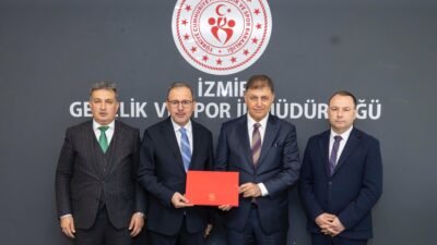 İZMİR, (DHA)- İZMİR'de Karşıyaka Spor Kulübü'nün yıllardır beklediği Karşıyaka Stadı'nın