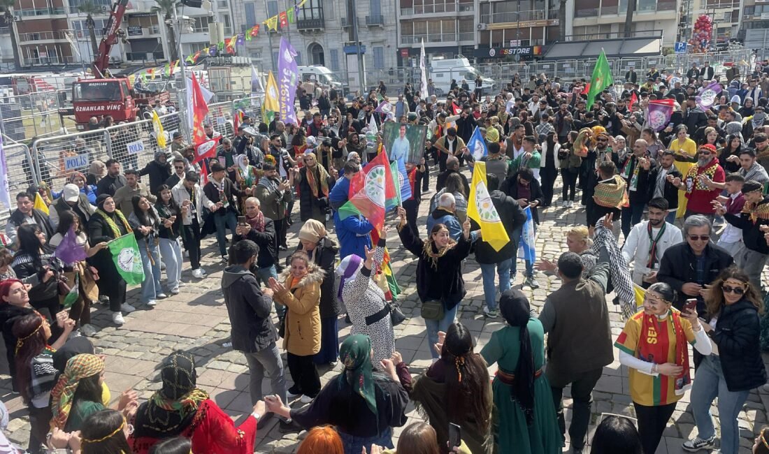 Tolga TAHÇI/İZMİR, (DHA)-İZMİR'de Nevruz Bayramı, Gündoğdu Meydanı'nda düzenlenen etkinlikle kutlandı.