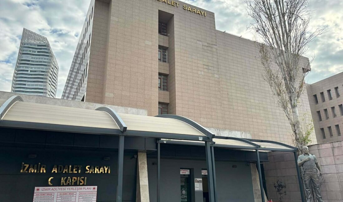 Tolga TAHÇI/İZMİR,(DHA)-İZMİR'de 'TOKİ İlk Evim' vaadiyle vatandaşları sahte sitelere yönlendirip,