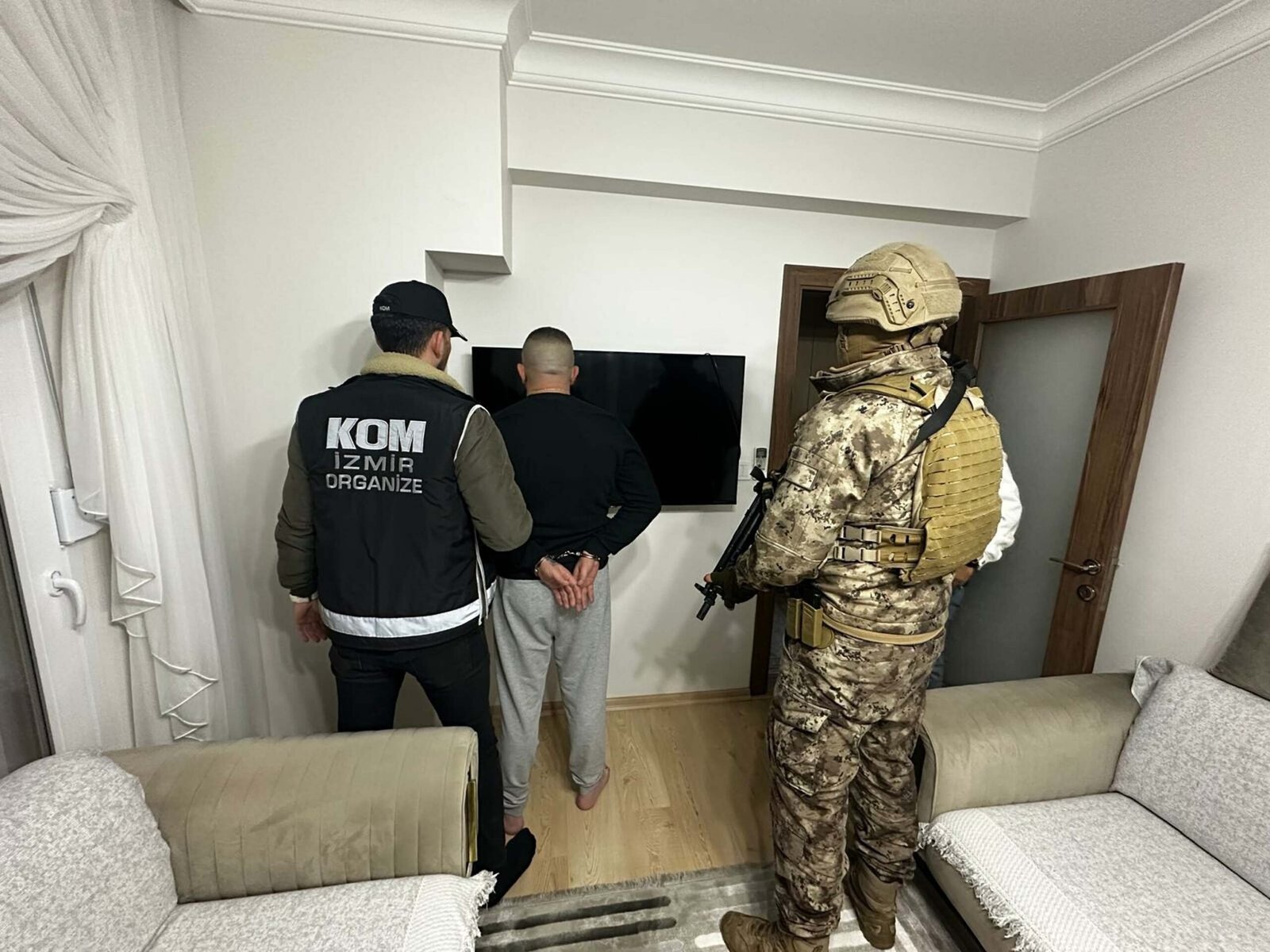 Kadir ÖZEN/İZMİR, (DHA)- İZMİR'de, 'Genç Osman Çetesi' olarak bilinen suç