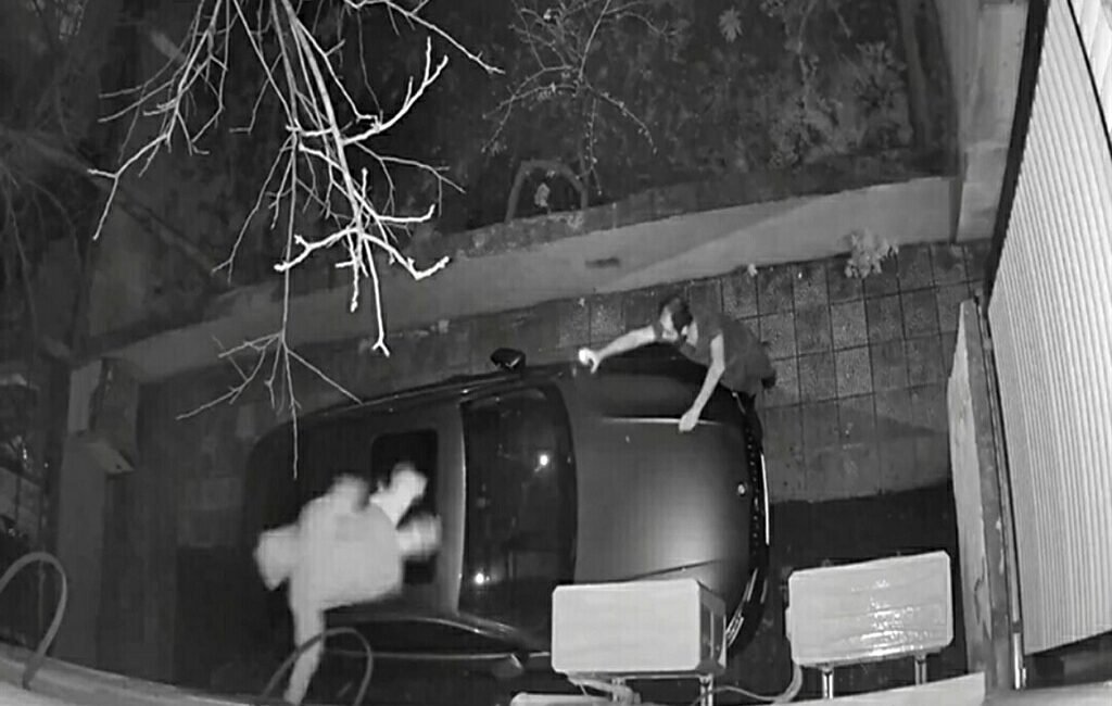 İzmir’deki hırsızlık girişiminde 2 şüpheli adli kontrolle serbest Mustafa İÇ/ İZMİR, (DHA)- İZMİR'in Buca ilçesinde hırsız amacıyla tırmandığı