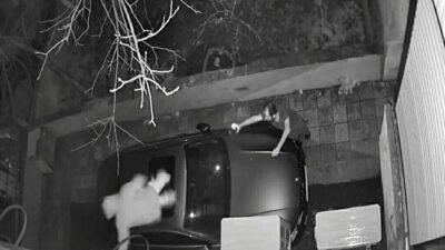 Mustafa İÇ/ İZMİR, (DHA)- İZMİR'in Buca ilçesinde hırsız amacıyla tırmandığı