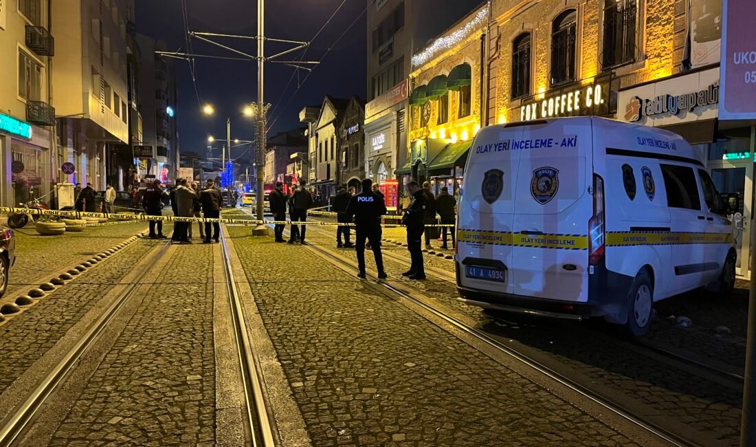 Ardacan UZUN/ İZMİT(Kocaeli), (DHA)- KOCAELİ’nin İzmit ilçesinde cadde üzerinde bulunan