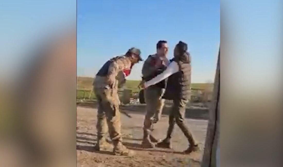 Jandarmanın müdahale ettiği arbedede ateş açıldı; 2 yaralı Ali LEYLAK/ŞANLIURFA, (DHA)- ŞANLIURFA'da husumetli iki aile ortasında çıkan hengameye