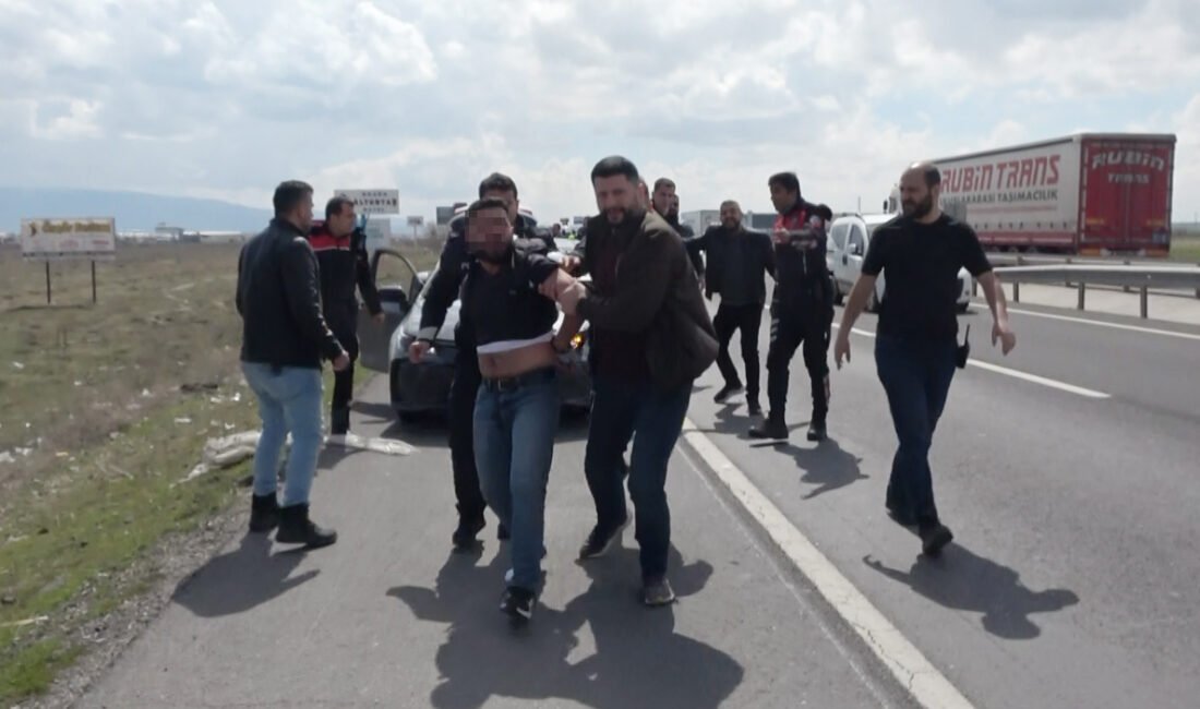 Erkan ALTUNTAŞ/AKSARAY, (DHA)- AKSARAY’da polisin 'Dur' ihtarına uymayıp, otomobiliyle kaçan