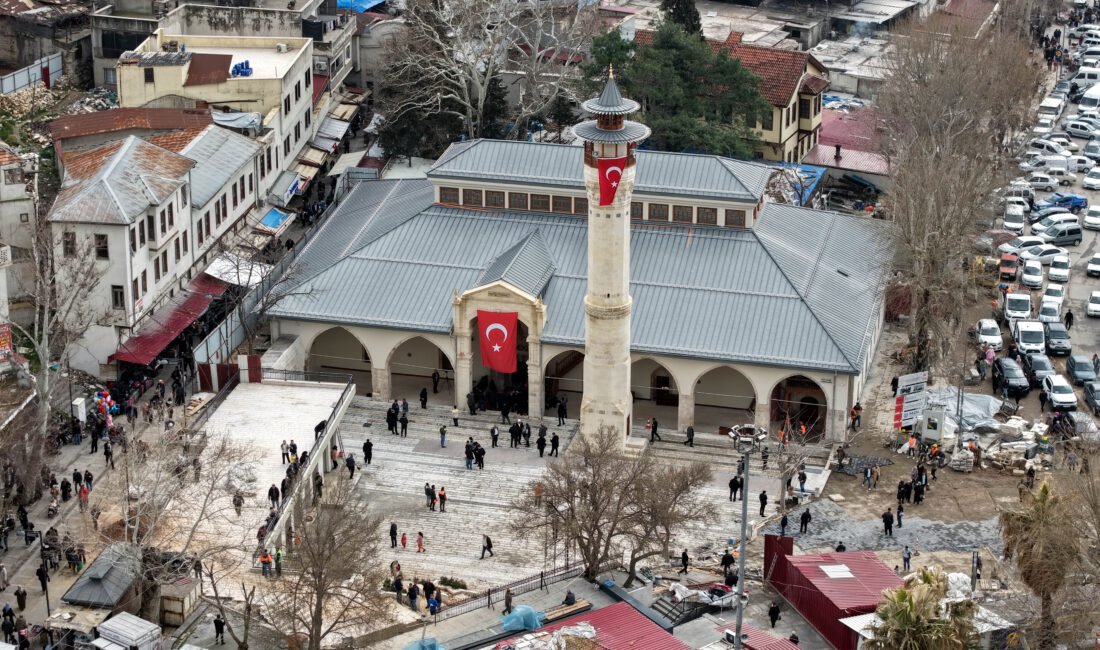 Kahramanmaraş’ın simgesi Ulu Camii’nde 1135 gün sonra ilk namaz Ömer KOÇ/ KAHRAMANMARAŞ, (DHA)- KAHRAMANMARAŞ’ın simgelerinden olan ve 6 Şubat