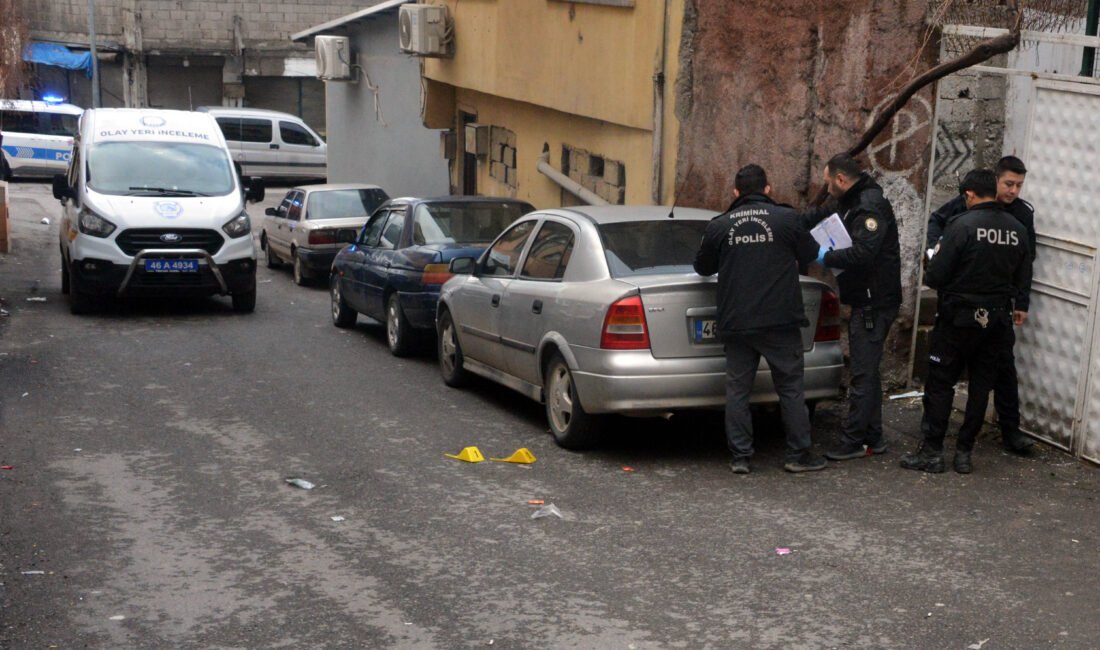 Ömer KOÇ/KAHRAMANMARAŞ, (DHA)- KAHRAMANMARAŞ’ta M.A. (18), evde tartıştığı kimliği belirsiz