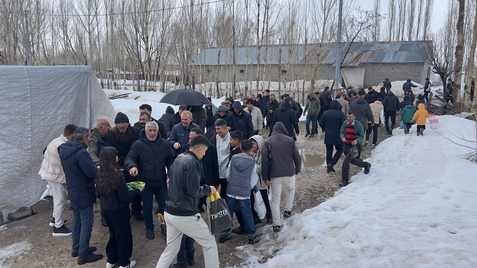 Yaşar KAPLAN/YÜKSEKOVA (Hakkari), (DHA)- HAKKARİ'nin Yüksekova ilçesine bağlı Köprücük köyünde