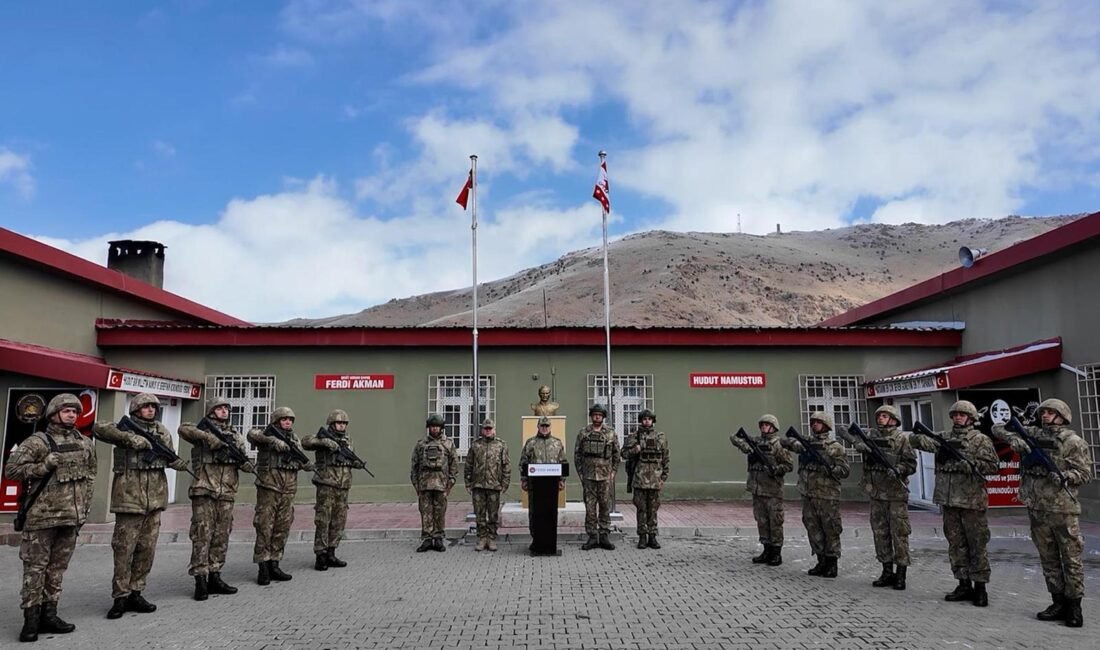 ANKARA, (DHA)- KARA Kuvvetleri Komutanı Orgeneral Metin Tokel, Van'da hudut