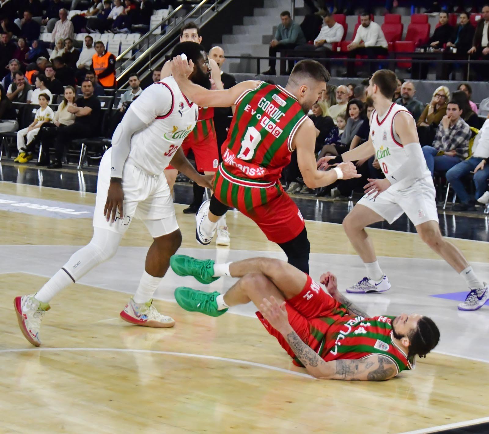 Ergin KARATAŞ / İZMİR, (DHA)- BASKETBOL Süper Ligi'nde her geçen