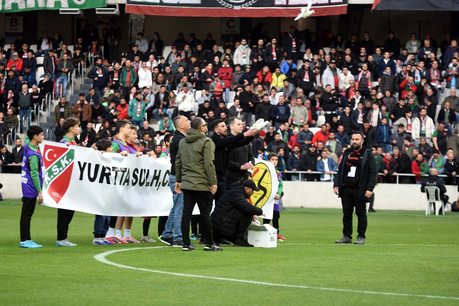 Ergin KARATAŞ / İZMİR, (DHA)-3'üncü Lig 4'üncü Grup'ta Play-Off oynamayı