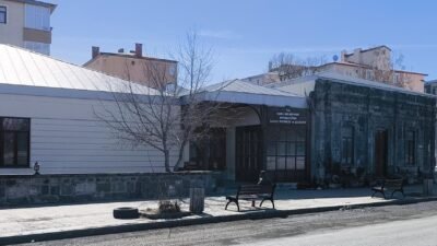 Volkan KARABAĞ/KARS, (DHA)- KARS Belediyesi’ne ait tarihi 'Aynalı Köşk’ün icra