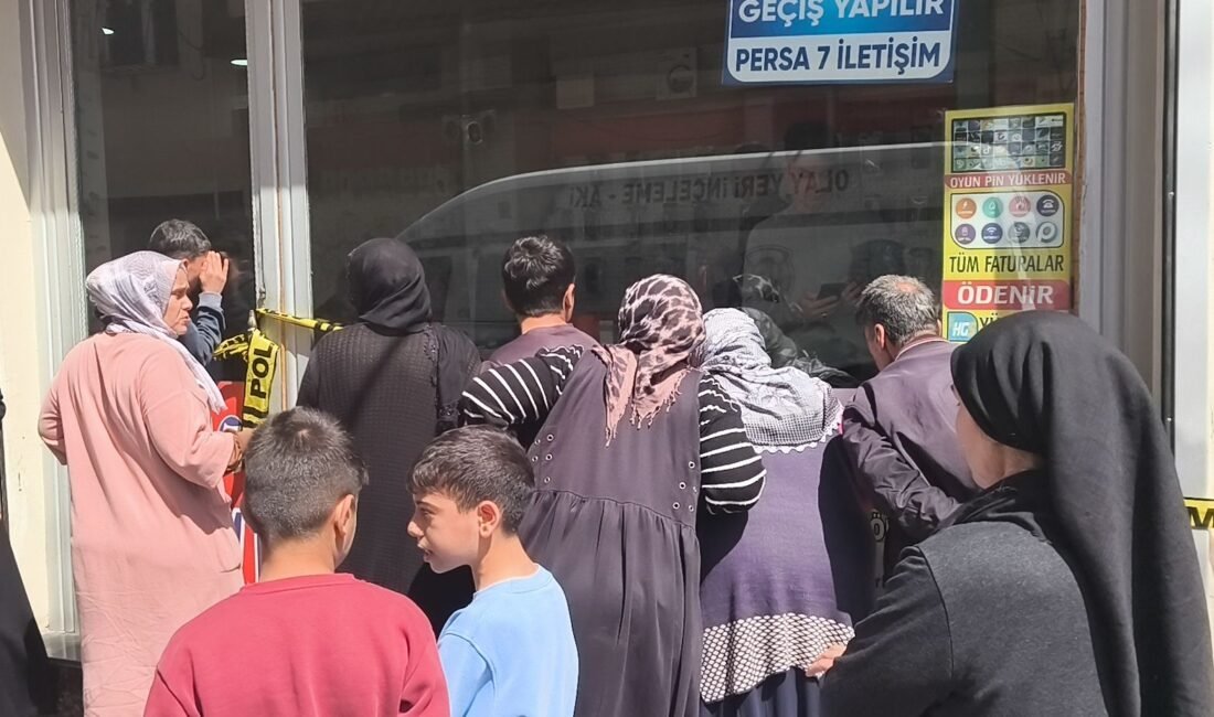 Anıl ATAR/ADANA, (DHA)- ADANA'da kasklı kişi, iş yerine girdiği cep