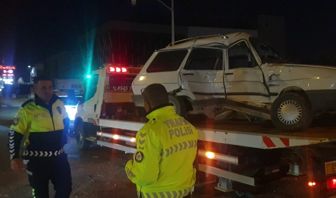 Musa KESKİN/ DÜZCE, (DHA)- DÜZCE’de, kavşakta otomobil ile minibüsün çarpıştığı