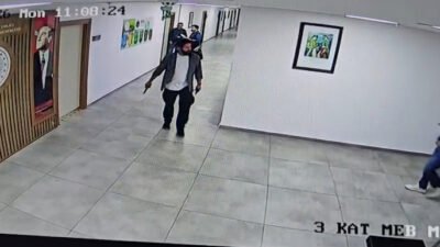 4,5 SAATTE İKNA EDİLDİ; ATEŞ ETTİĞİ ANLAR KAMERADA Antalya'da Kepez