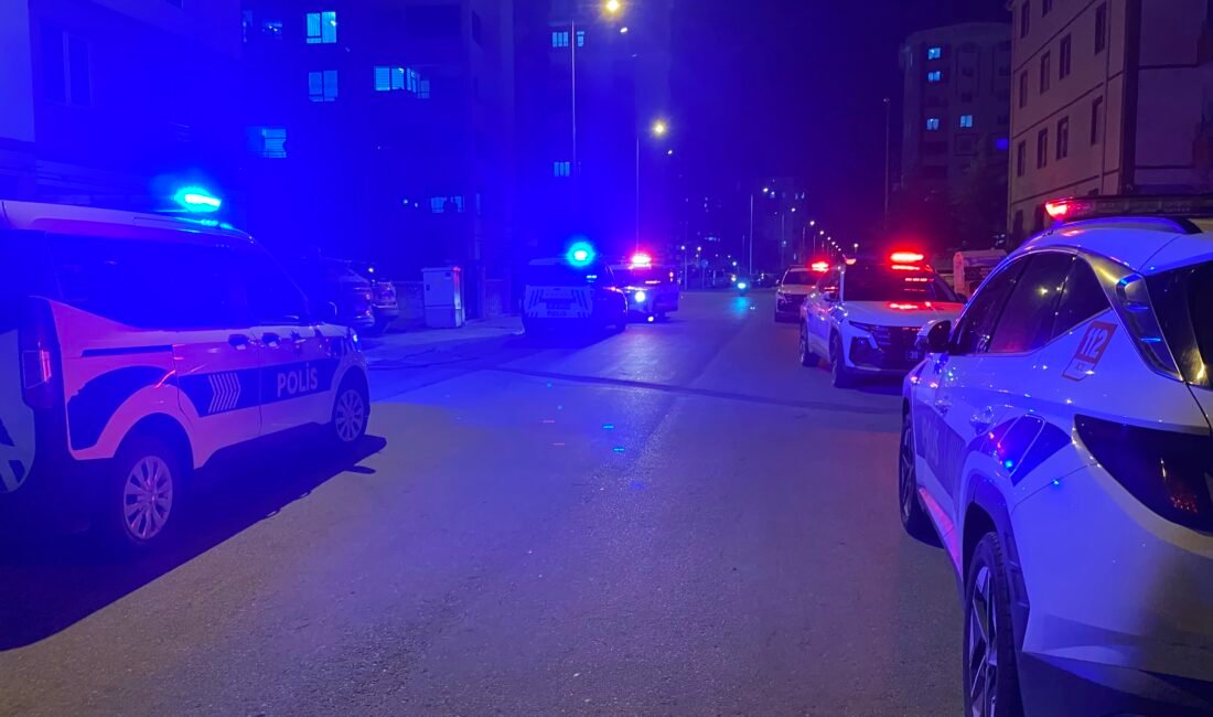 Furkan KAVUKLU/KAYSERİ, (DHA)- KAYSERİ’de iki grup arasında çıkan bıçaklı kavgada