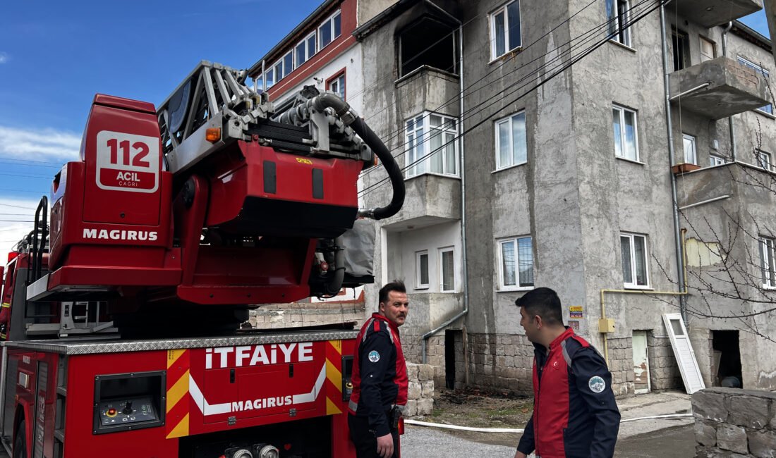 Furkan KAVUKLU/KAYSERİ, (DHA)- KAYSERİ’de 3 katlı binanın son katında çıkan