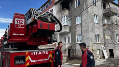 Furkan KAVUKLU/KAYSERİ, (DHA)- KAYSERİ’de 3 katlı binanın son katında çıkan