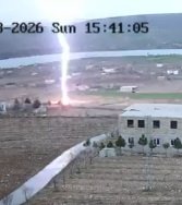 Furkan KAVUKLU/KAYSERİ, (DHA)- KAYSERİ’nin İncesu ilçesinde boş bir araziye yıldırım