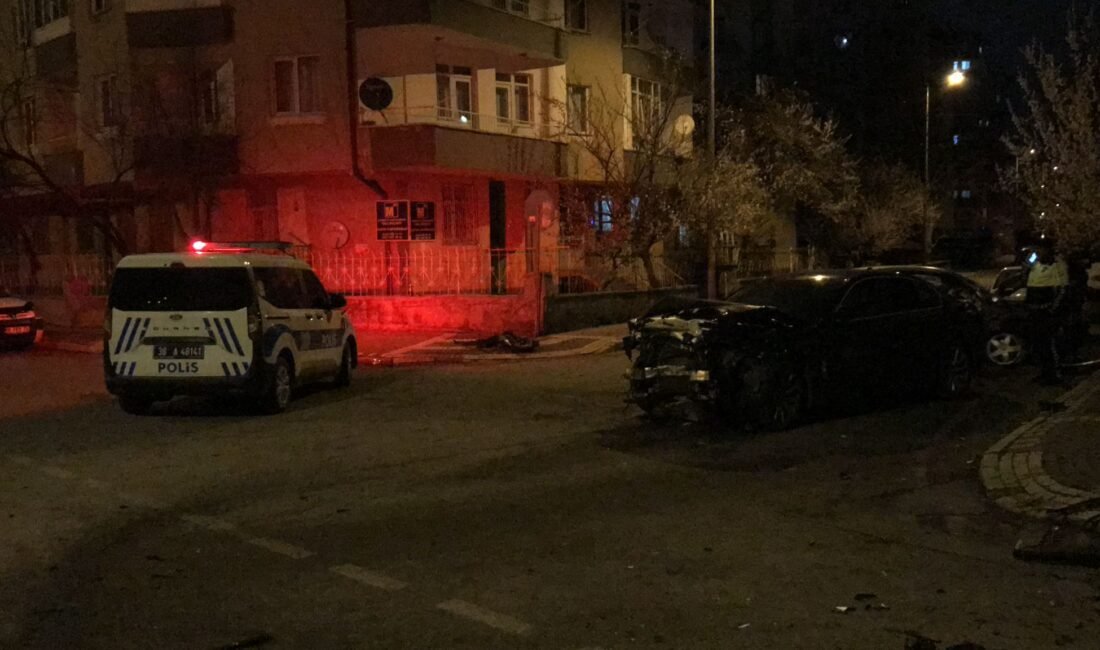 Samed Aydın SUN/ KAYSERİ, (DHA)- KAYSERİ’nin Melikgazi ilçesinde iki otomobilin