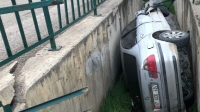Murat ÖZELCİ/KARABÜK, (DHA)- KARABÜK’te, emanet aldığı otomobille 3 araca çarparak