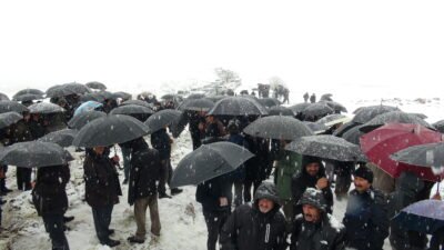 Yaşar KAPLAN/ YÜKSEKOVA(Hakkari), (DHA)- BİTLİS’in Tatvan ilçesinde otomobilin, karşı yönden