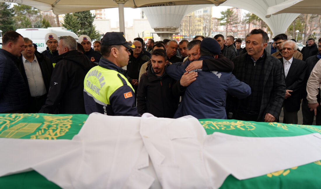 Kazada ölen tıp öğrencisi Yaren’in cenazesine, arkadaşları beyaz önlükle katıldı Furkan KAVUKLU/KAYSERİ, (DHA)- KAYSERİ’de kullandığı motosikletin alkollü olduğu belirtilen sürücünün