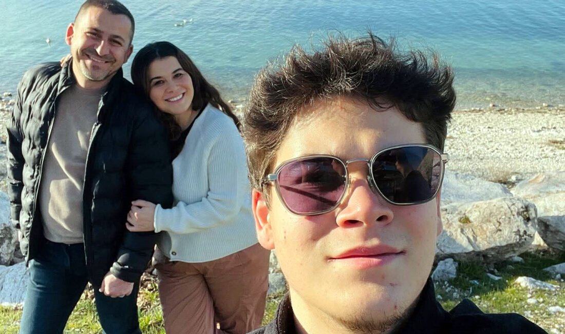 Kazada yaralanan üniversiteli Bartu, hayat savaşını kaybetti (3) TOPRAĞA VERİLDİ Burdur'un Bucak ilçesinde geçirdiği trafik kazası sonucu tedavi
