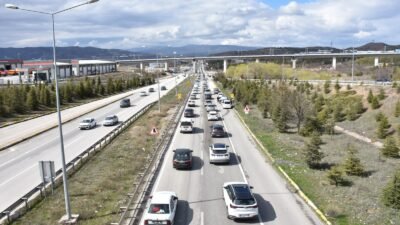 Burak CAN/KIRIKKALE, (DHA)- RAMAZAN Bayramı’nın 3'üncü gününde evlerine dönen vatandaşlar,