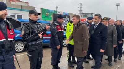 KIRIKKALE VALİSİ, 'KİLİT KAVŞAK'TA GÖREVLİ PERSONELLE BAYRAMLAŞTI Kırıkkale Valisi Hüseyin
