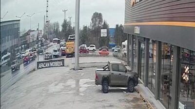 Hüseyin ÇANLI/KIRKLARELİ, (DHA)- KIRKLARELİ'de 6 aracın karıştığı zincirleme kazada 5