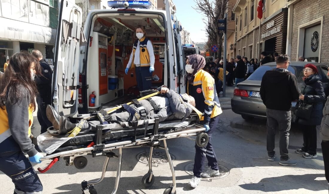 Batuhan KILIÇ/ESKİŞEHİR, (DHA)- ESKİŞEHİR’de önünde kırmızı ışıkta duran araca çarpan