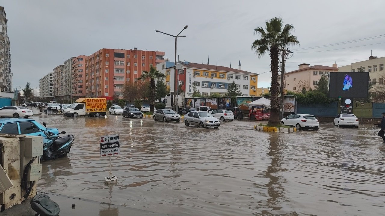Salih KESKİN/KIZILTEPE (Mardin), (DHA)- MARDİN’in Kızıltepe ilçesinde etkili olan sağanak