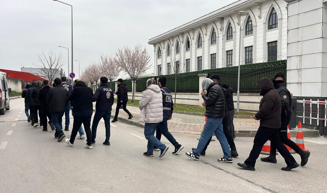 Kocaeli merkezli dolandırıcılık operasyonu; 25 kuşkulu adliyede Ardacan UZUN- Selda Hatun TAN/KOCAELİ, (DHA)-KOCAELİ merkezli 7 vilayette uydurma