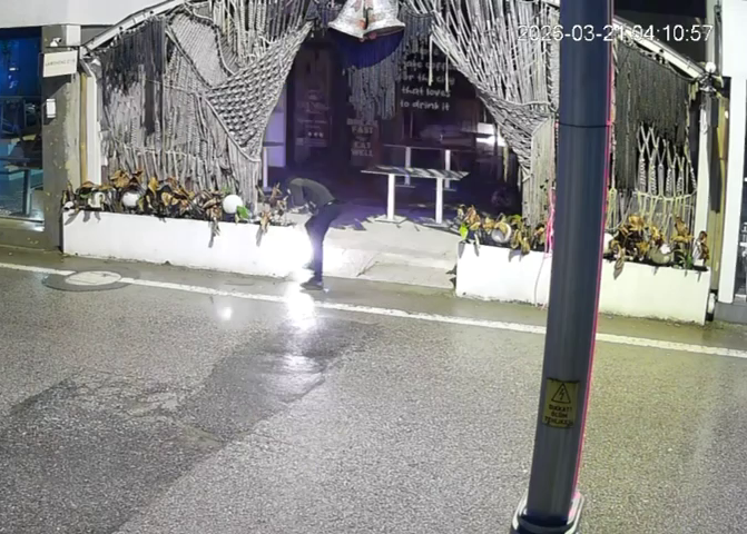 Nazım Özgün ERBULAN/İZMİT(Kocaeli),(DHA)- KOCAELİ’nin İzmit ilçesinde bir kafe, kimliği henüz