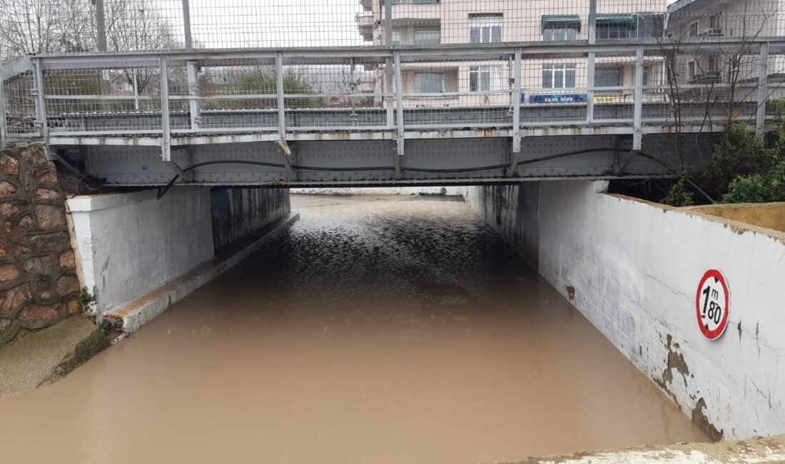 Nabi YAZICI/KÖRFEZ (Kocaeli), (DHA)- KOCAELİ'de etkili olan sağanak nedeniyle Körfez