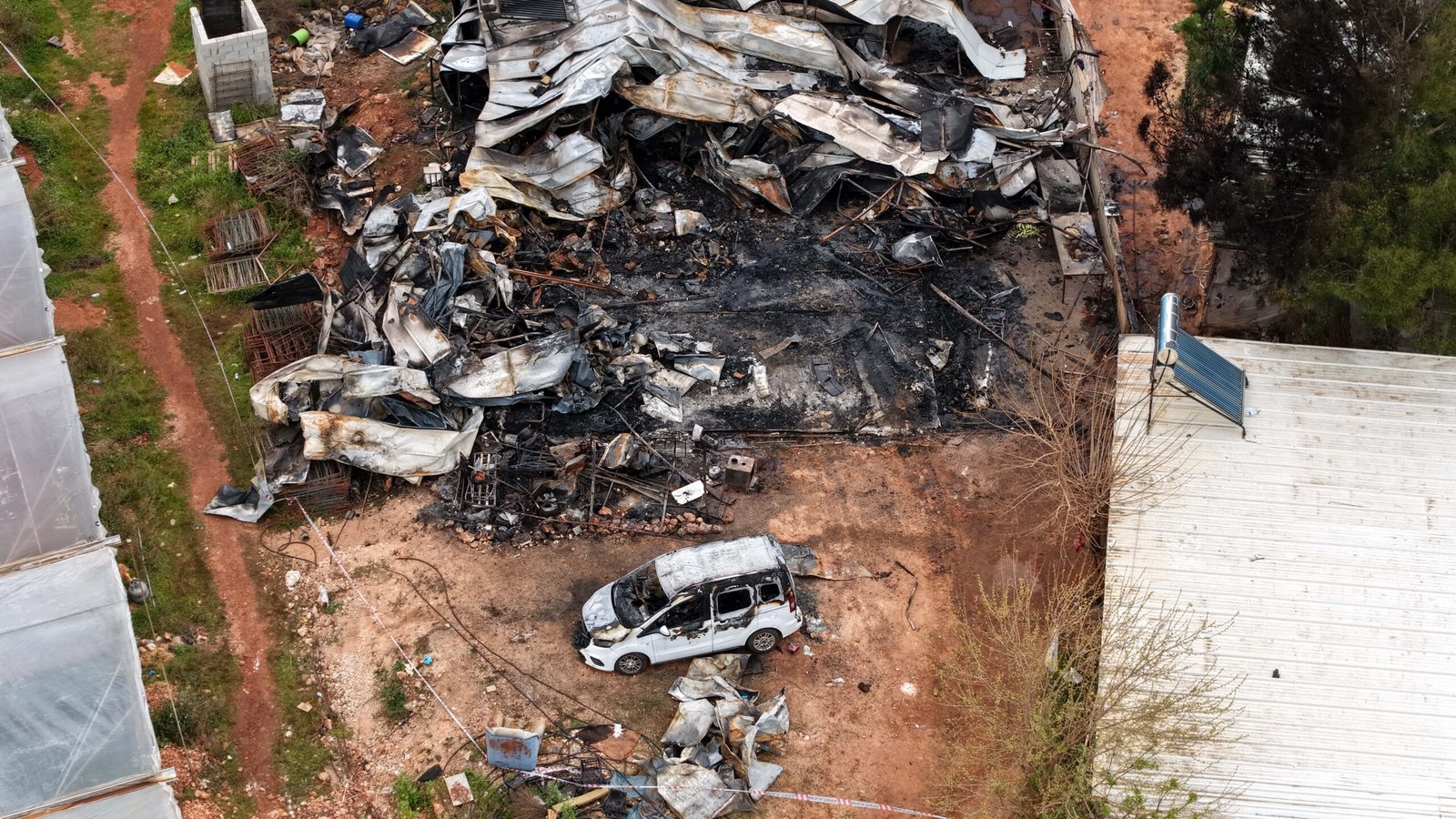 Adem AKALAN- Aysu DURSUN/ANTALYA, (DHA)- ANTALYA'da konteynerde çıkan yangında yaşamını