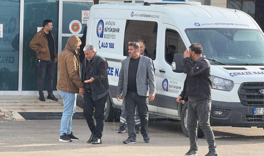 Adem AKALAN- Aysu DURSUN/ANTALYA, (DHA)- ANTALYA'da konteynerde çıkan yangında yaşamını