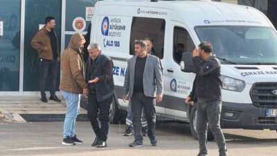 Adem AKALAN- Aysu DURSUN/ANTALYA, (DHA)- ANTALYA'da konteynerde çıkan yangında yaşamını