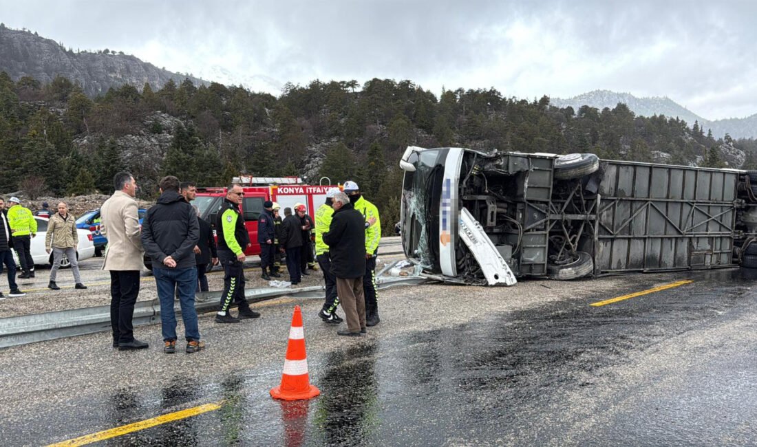 Konya-Antalya kara yolunda yolcu otobüsü devrildi; 2’si ağır 15 yaralı Yaşar COŞKUN/SEYDİŞEHİR, (Konya), (DHA)- KONYA’nın Seydişehir ilçesinde yolcu otobüsünün devrilmesi