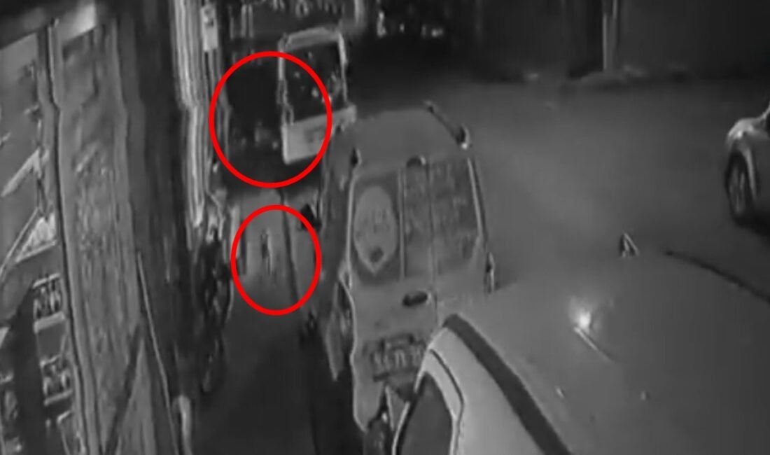 Seyfettin EKEN/MANİSA, (DHA)- MANİSA’nın Yunusemre ilçesinde sahipsiz köpekten kaçarken kamyonetin