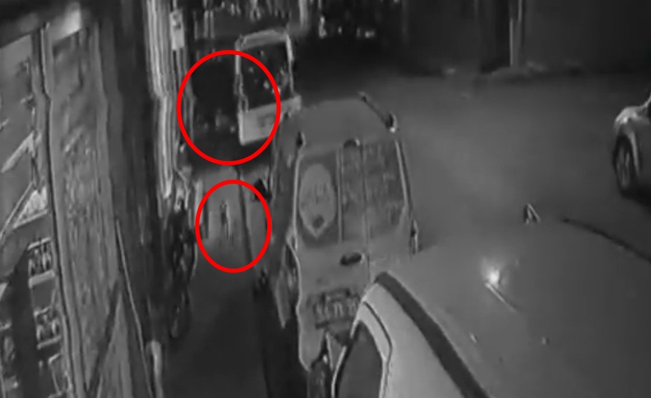 Seyfettin EKEN/MANİSA, (DHA)- MANİSA’nın Yunusemre ilçesinde sahipsiz köpekten kaçarken kamyonetin