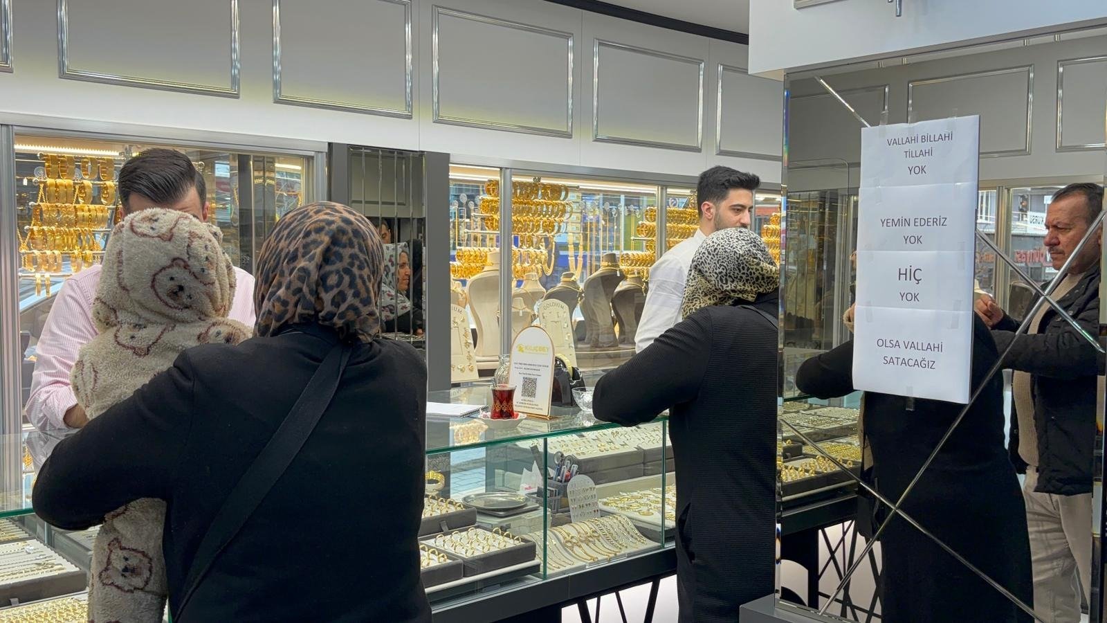 Yiğithan HÜYÜK/BURSA, (DHA)- BURSA’da altın fiyatlarındaki ani düşüşün ardından yaşanan