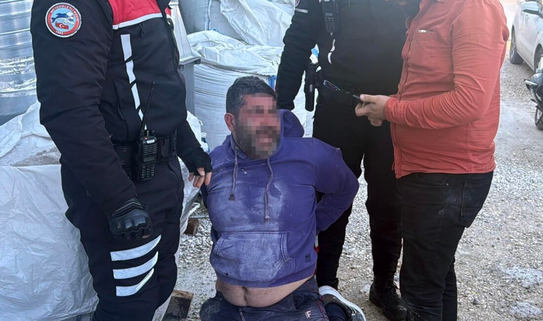 Maaşını alamadığı iddiasıyla iş yerini ateşe verdi Adem AKALAN/ANTALYA, (DHA) -ANTALYA'da maaşını alamadığını öne süren Ali K.